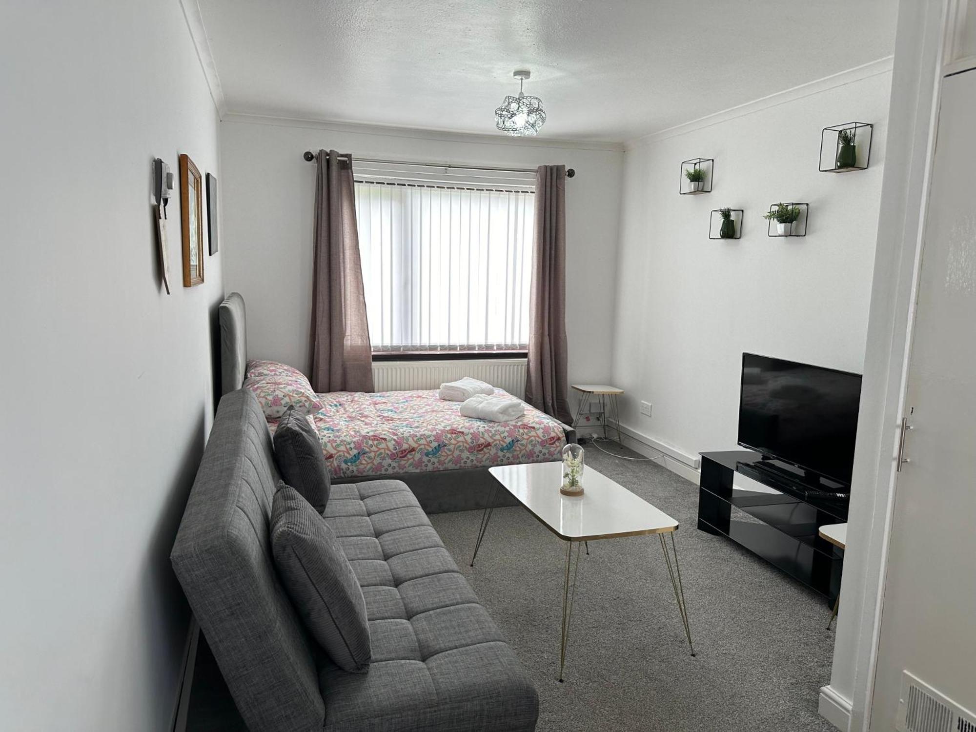 Lovely 3 Bedroom House Close To City Centre ピーターリー エクステリア 写真