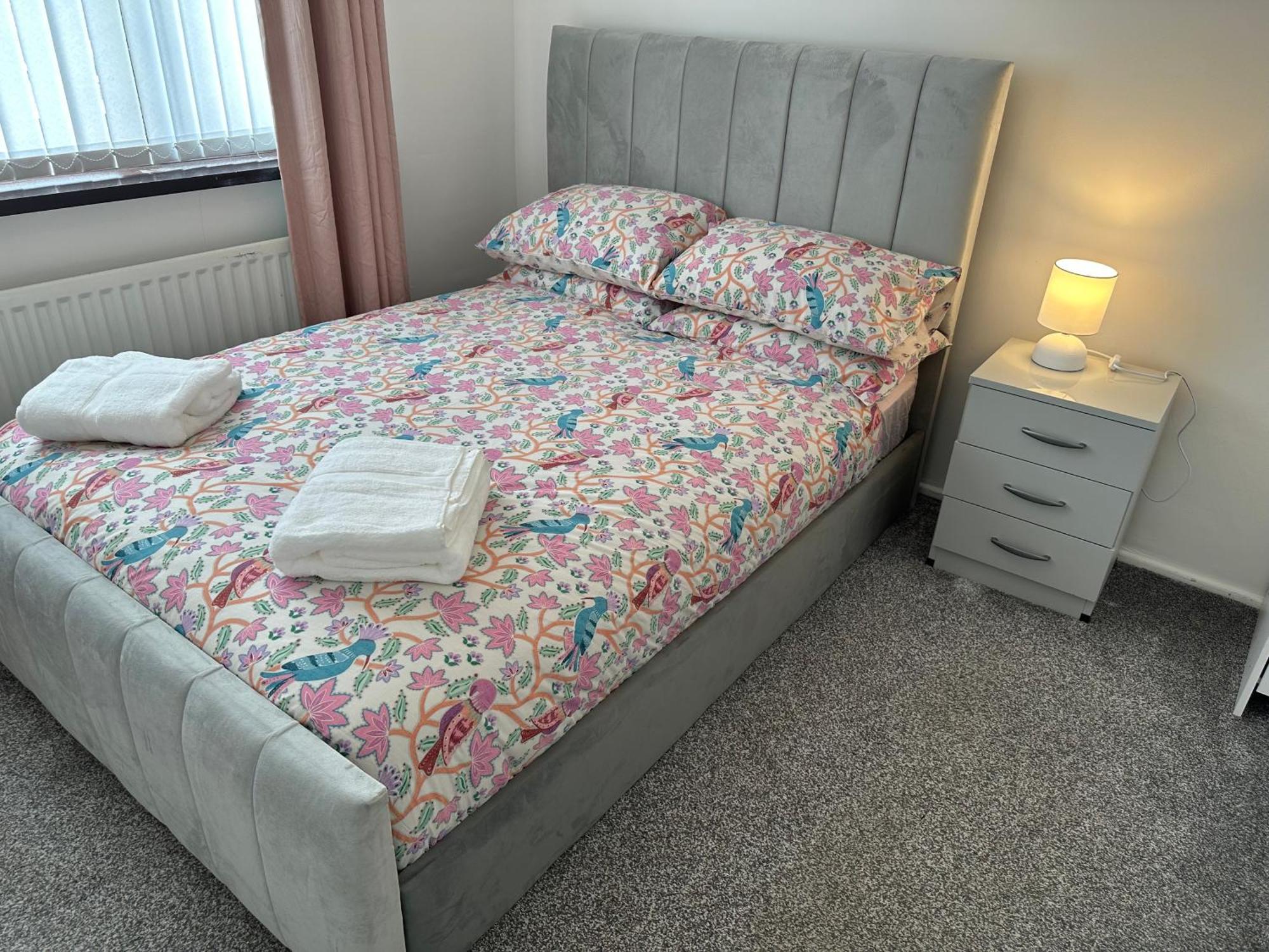 Lovely 3 Bedroom House Close To City Centre ピーターリー エクステリア 写真